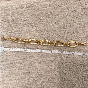 Gold Chain-Link Bracelet with Polished Finish